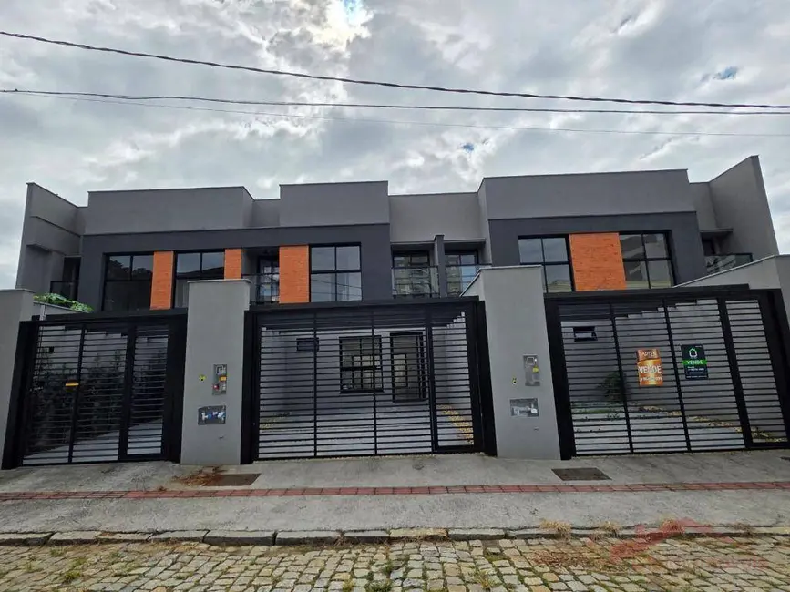 Foto 1 de Sobrado com 3 quartos à venda, 150m2 em Anita Garibaldi, Joinville - SC