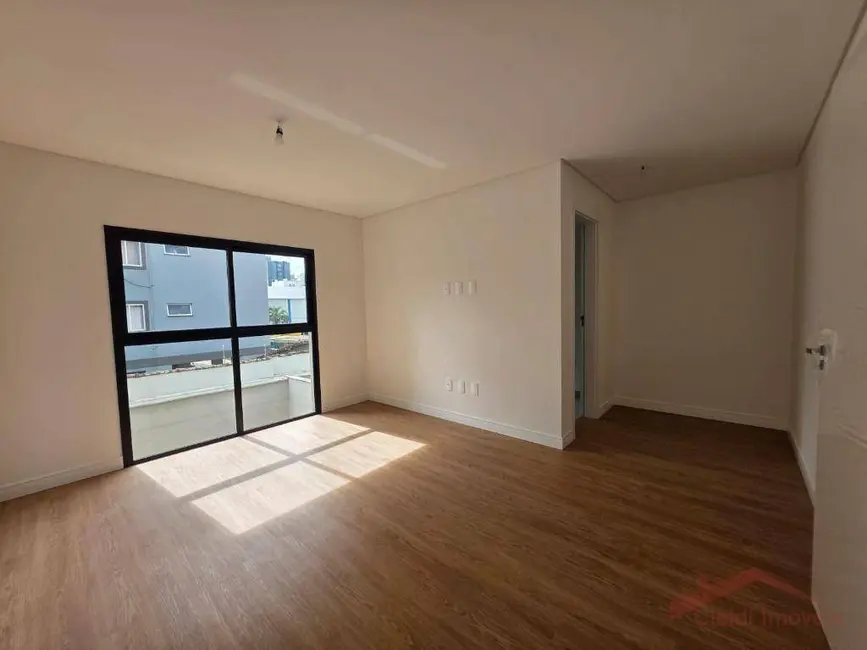 Foto 9 de Sobrado com 3 quartos à venda, 150m2 em Anita Garibaldi, Joinville - SC