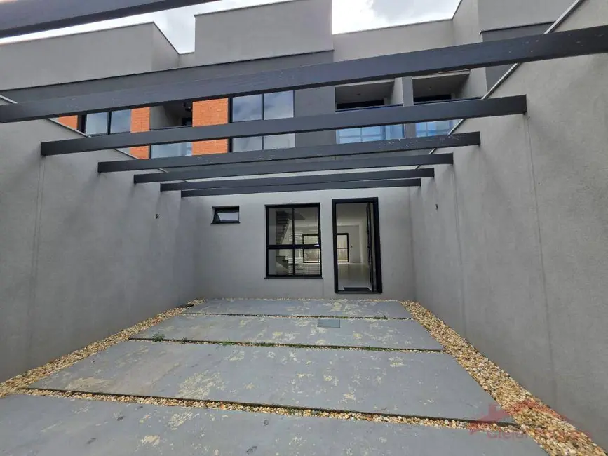 Foto 2 de Sobrado com 3 quartos à venda, 150m2 em Anita Garibaldi, Joinville - SC
