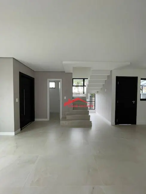 Sobrado com 3 quartos à venda, 151m2 em Bom Retiro, Joinville - SC - imagem 8 Foto 8 de Sobrado com 3 quartos à venda, 151m2 em Bom Retiro, Joinville - SC