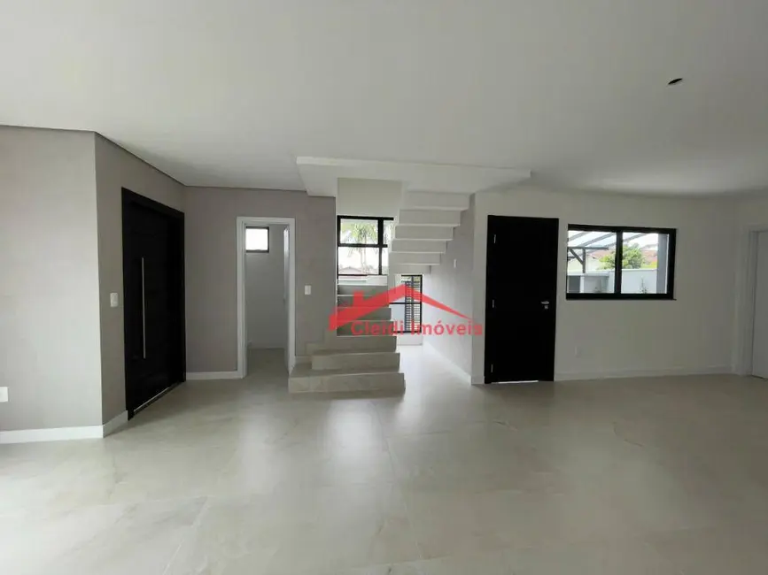 Sobrado com 3 quartos à venda, 151m2 em Bom Retiro, Joinville - SC - imagem 7 Foto 7 de Sobrado com 3 quartos à venda, 151m2 em Bom Retiro, Joinville - SC