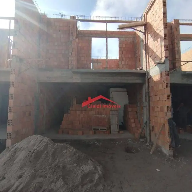 Sobrado com 3 quartos à venda, 149m2 em São Marcos, Joinville - SC - imagem 4 Foto 4 de Sobrado com 3 quartos à venda, 149m2 em São Marcos, Joinville - SC