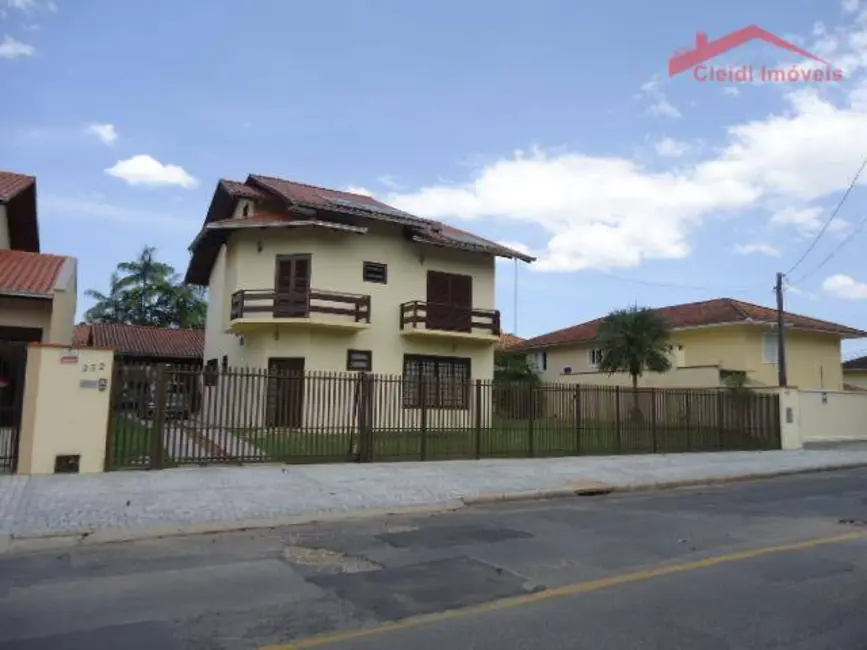 Casa com 2 quartos à venda, 670m2 em América, Joinville - SC - imagem 3 Foto 3 de Casa com 2 quartos à venda, 670m2 em América, Joinville - SC