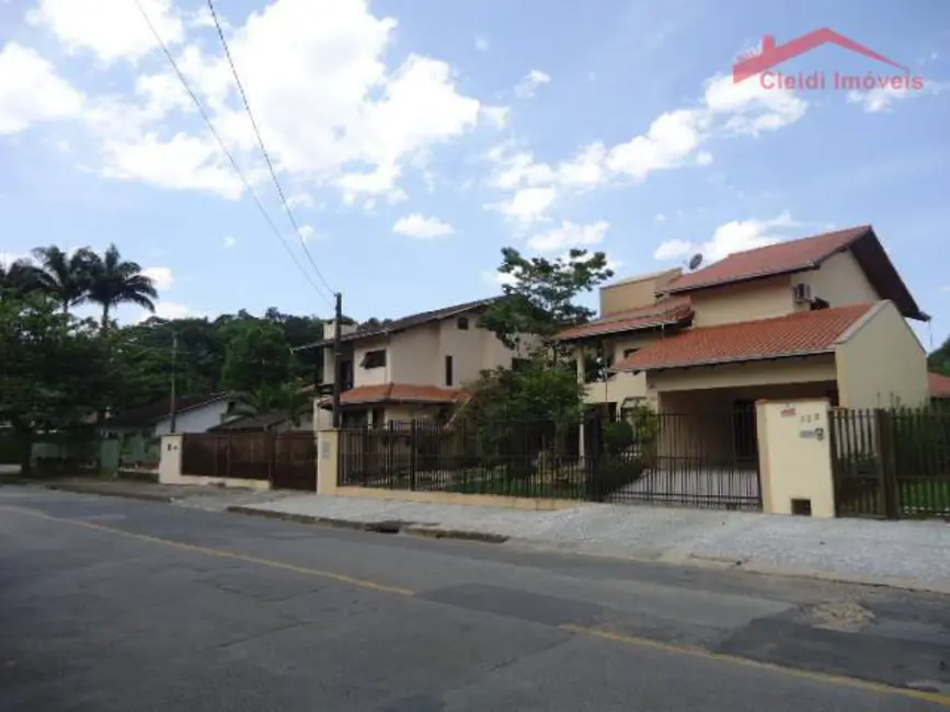 Casa com 2 quartos à venda, 670m2 em América, Joinville - SC - imagem 5 Foto 5 de Casa com 2 quartos à venda, 670m2 em América, Joinville - SC