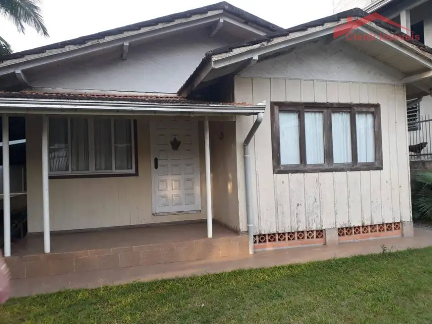 Foto 1 de Casa com 3 quartos à venda, 575m2 em Floresta, Joinville - SC