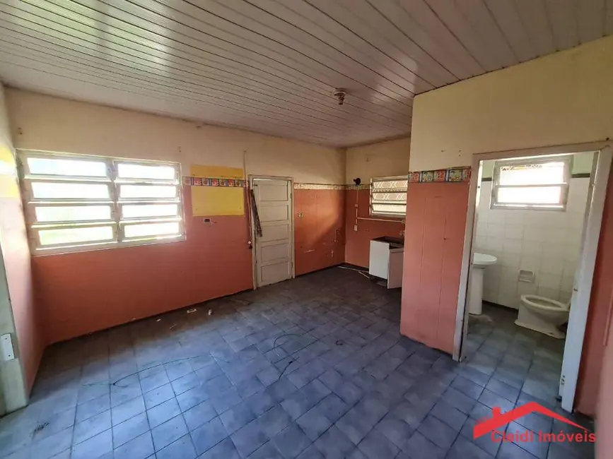 Casa com 3 quartos à venda, 800m2 em América, Joinville - SC - imagem 6 Foto 6 de Casa com 3 quartos à venda, 800m2 em América, Joinville - SC
