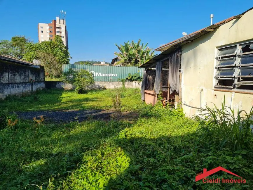 Casa com 3 quartos à venda, 800m2 em América, Joinville - SC - imagem 3 Foto 3 de Casa com 3 quartos à venda, 800m2 em América, Joinville - SC