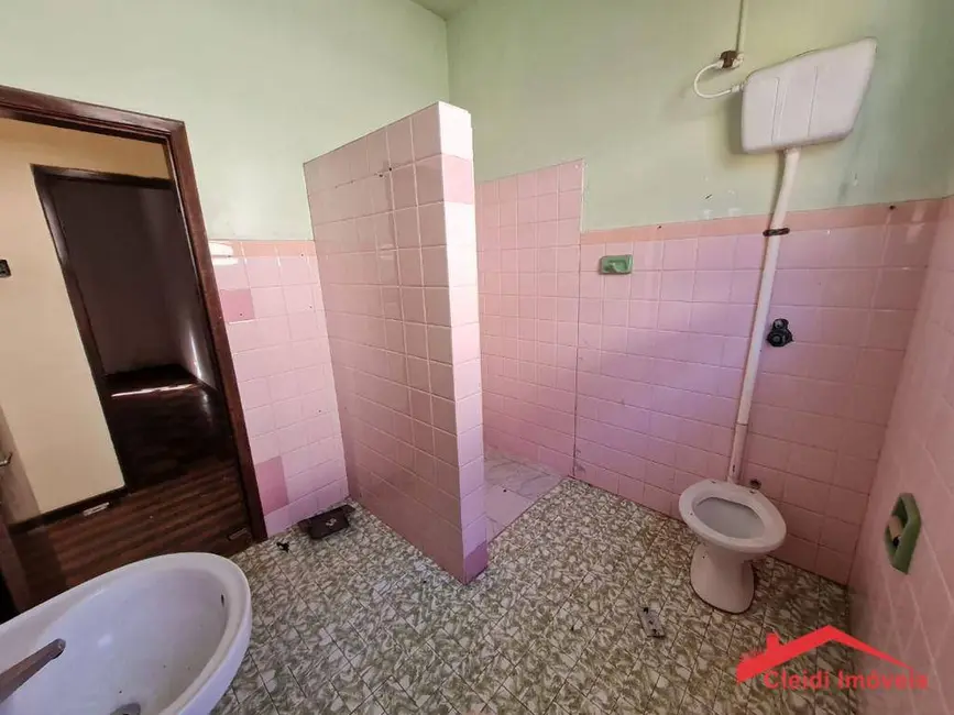 Casa com 3 quartos à venda, 800m2 em América, Joinville - SC - imagem 8 Foto 8 de Casa com 3 quartos à venda, 800m2 em América, Joinville - SC