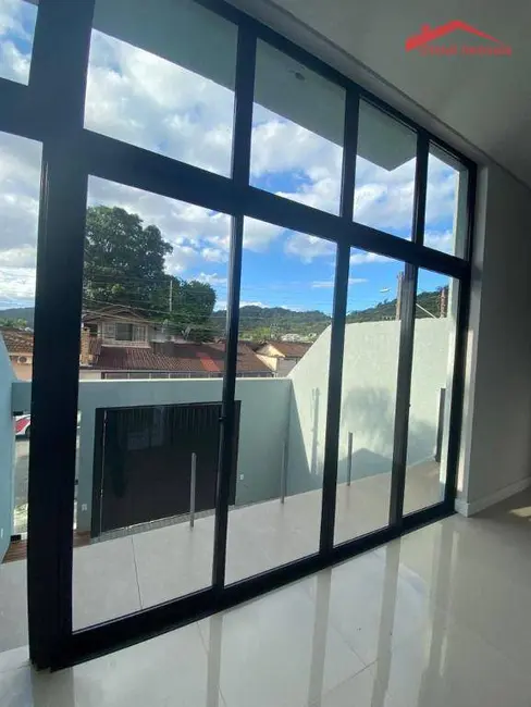 Sobrado com 3 quartos à venda, 206m2 em Saguaçu, Joinville - SC - imagem 5 Foto 5 de Sobrado com 3 quartos à venda, 206m2 em Saguaçu, Joinville - SC