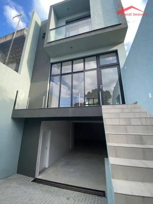 Sobrado com 3 quartos à venda, 206m2 em Saguaçu, Joinville - SC - imagem 4 Foto 4 de Sobrado com 3 quartos à venda, 206m2 em Saguaçu, Joinville - SC