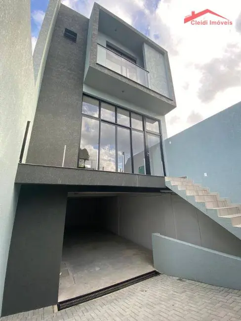 Sobrado com 3 quartos à venda, 206m2 em Saguaçu, Joinville - SC - imagem 3 Foto 3 de Sobrado com 3 quartos à venda, 206m2 em Saguaçu, Joinville - SC
