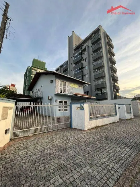 Sobrado à venda, 480m2 em Saguaçu, Joinville - SC - imagem 4 Foto 4 de Sobrado à venda, 480m2 em Saguaçu, Joinville - SC