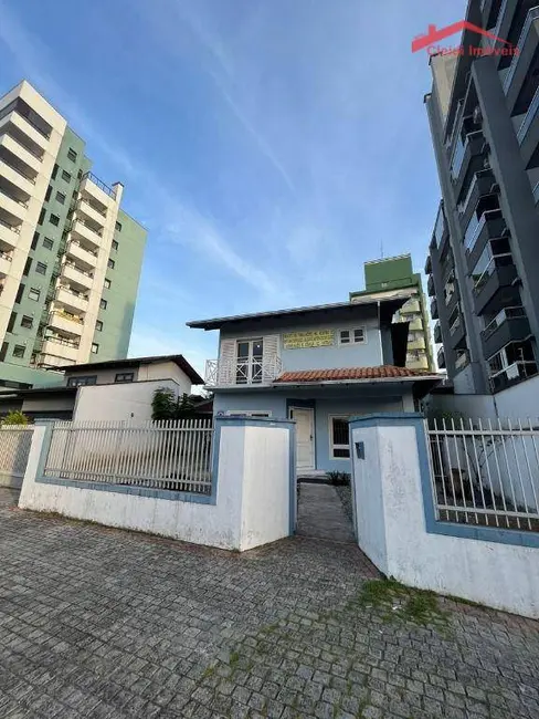 Foto 2 de Sobrado à venda, 480m2 em Saguaçu, Joinville - SC