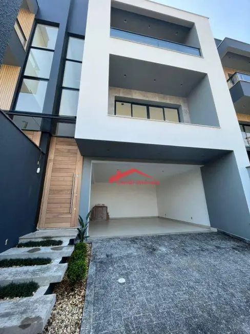 Foto 2 de Casa de Condomínio com 3 quartos à venda, 174m2 em Floresta, Joinville - SC