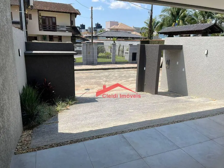 Casa de Condomínio com 3 quartos à venda, 210m2 em Santo Antônio, Joinville - SC - imagem 3 Foto 3 de Casa de Condomínio com 3 quartos à venda, 210m2 em Santo Antônio, Joinville - SC