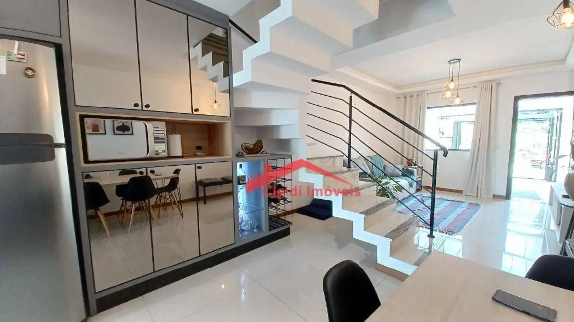 Sobrado com 3 quartos à venda, 83m2 em Saguaçu, Joinville - SC - imagem 5 Foto 5 de Sobrado com 3 quartos à venda, 83m2 em Saguaçu, Joinville - SC