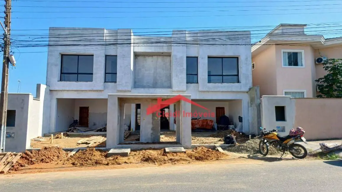 Sobrado com 3 quartos à venda, 221m2 em Iririú, Joinville - SC - imagem 6 Foto 6 de Sobrado com 3 quartos à venda, 221m2 em Iririú, Joinville - SC