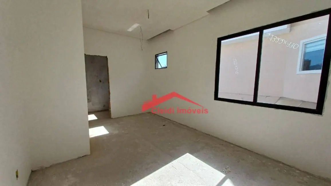 Sobrado com 3 quartos à venda, 221m2 em Iririú, Joinville - SC - imagem 8 Foto 8 de Sobrado com 3 quartos à venda, 221m2 em Iririú, Joinville - SC