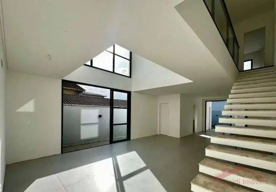 Foto 2 de Sobrado com 3 quartos à venda, 221m2 em Iririú, Joinville - SC