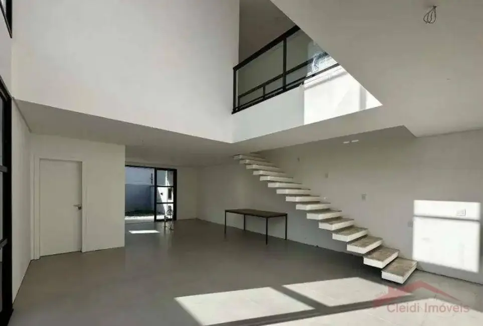 Foto 1 de Sobrado com 3 quartos à venda, 221m2 em Iririú, Joinville - SC