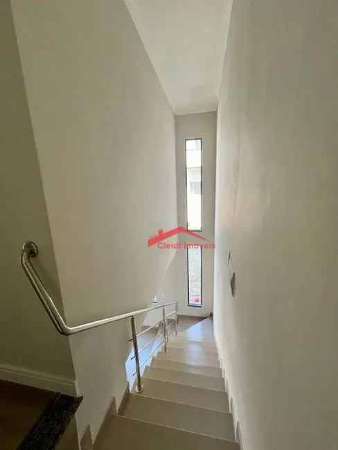 Sobrado com 3 quartos à venda, 119m2 em Bom Retiro, Joinville - SC - imagem 8 Foto 8 de Sobrado com 3 quartos à venda, 119m2 em Bom Retiro, Joinville - SC