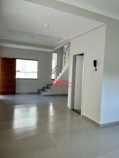 Sobrado com 3 quartos à venda, 119m2 em Bom Retiro, Joinville - SC - imagem 2 Foto 2 de Sobrado com 3 quartos à venda, 119m2 em Bom Retiro, Joinville - SC