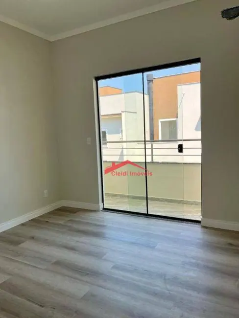 Sobrado com 3 quartos à venda, 119m2 em Bom Retiro, Joinville - SC - imagem 7 Foto 7 de Sobrado com 3 quartos à venda, 119m2 em Bom Retiro, Joinville - SC