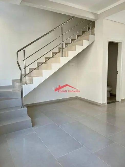 Sobrado com 3 quartos à venda, 119m2 em Bom Retiro, Joinville - SC - imagem 5 Foto 5 de Sobrado com 3 quartos à venda, 119m2 em Bom Retiro, Joinville - SC