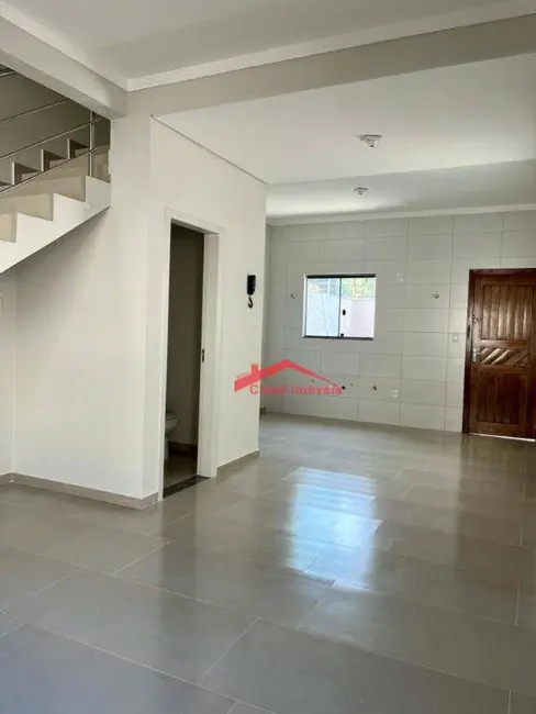 Sobrado com 3 quartos à venda, 119m2 em Bom Retiro, Joinville - SC - imagem 6 Foto 6 de Sobrado com 3 quartos à venda, 119m2 em Bom Retiro, Joinville - SC