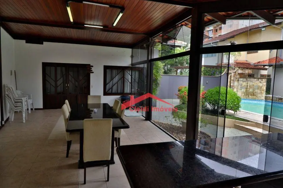 Foto 3 de Sobrado com 3 quartos à venda, 800m2 em Costa e Silva, Joinville - SC