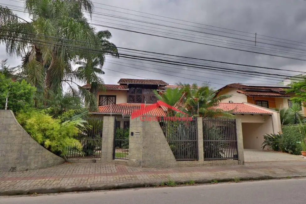 Foto 2 de Sobrado com 3 quartos à venda, 800m2 em Costa e Silva, Joinville - SC