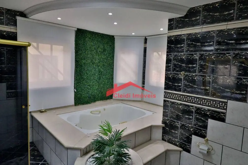 Foto 9 de Sobrado com 3 quartos à venda, 800m2 em Costa e Silva, Joinville - SC