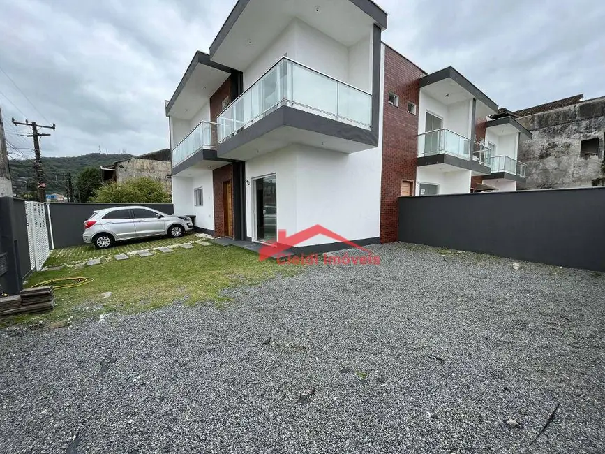 Foto 1 de Sobrado com 3 quartos para alugar, 100m2 em Boa Vista, Joinville - SC