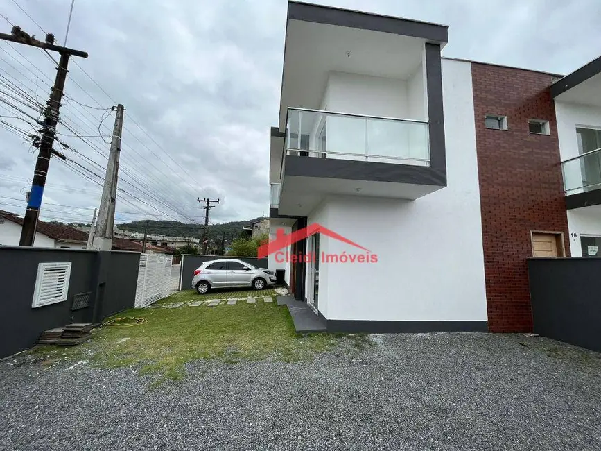 Foto 3 de Sobrado com 3 quartos para alugar, 100m2 em Boa Vista, Joinville - SC