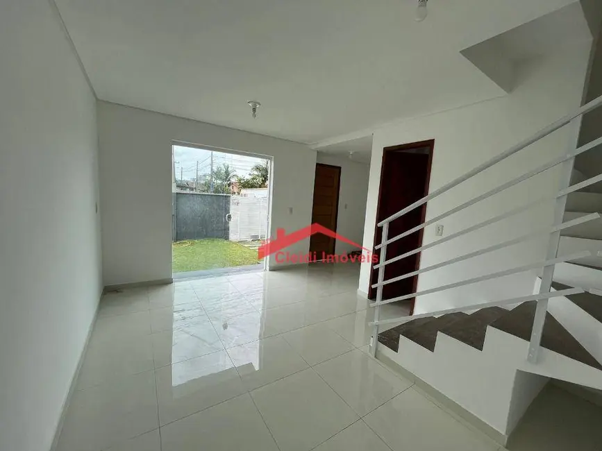 Foto 9 de Sobrado com 3 quartos para alugar, 100m2 em Boa Vista, Joinville - SC