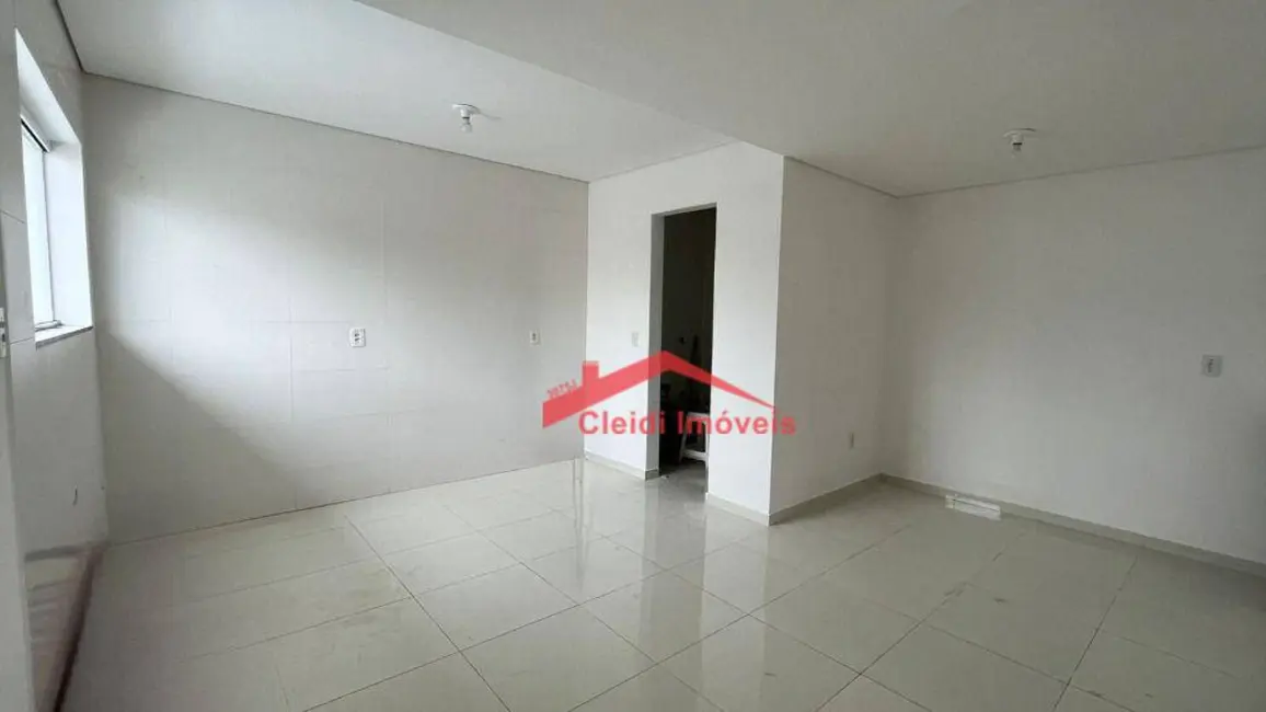 Foto 5 de Sobrado com 3 quartos para alugar, 100m2 em Boa Vista, Joinville - SC
