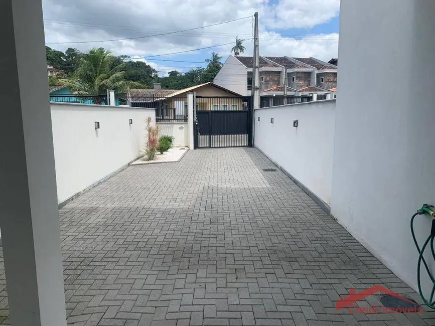 Foto 2 de Sobrado com 3 quartos à venda, 850m2 em São Marcos, Joinville - SC