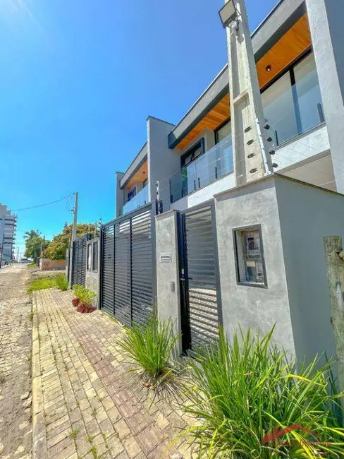 Foto 3 de Sobrado com 3 quartos à venda, 150m2 em Balneario Picarras - SC