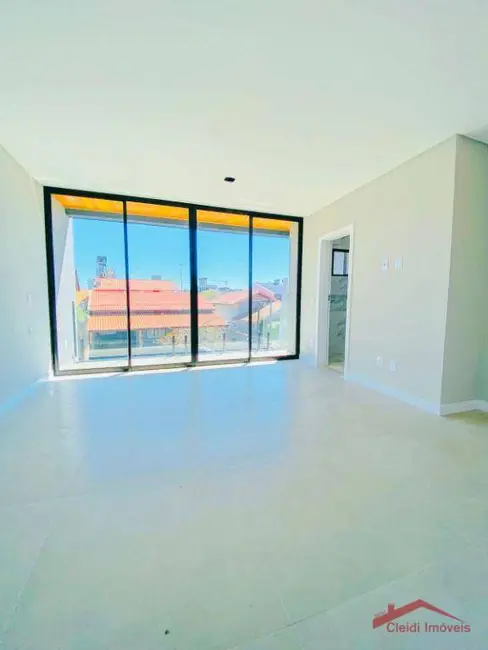 Foto 5 de Sobrado com 3 quartos à venda, 150m2 em Balneario Picarras - SC