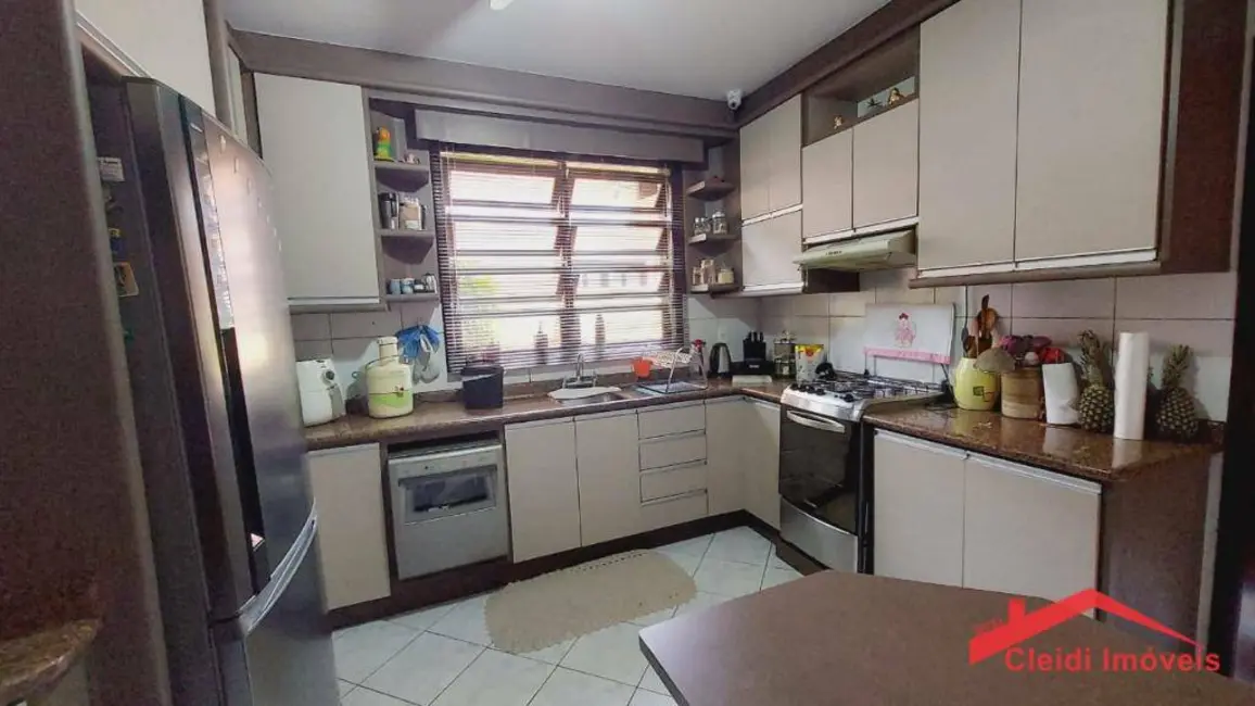 Foto 5 de Casa com 3 quartos à venda, 630m2 em Costa e Silva, Joinville - SC