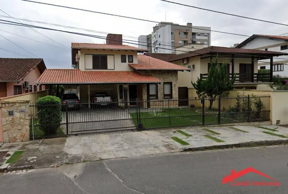 Foto 1 de Casa com 3 quartos à venda, 630m2 em Costa e Silva, Joinville - SC