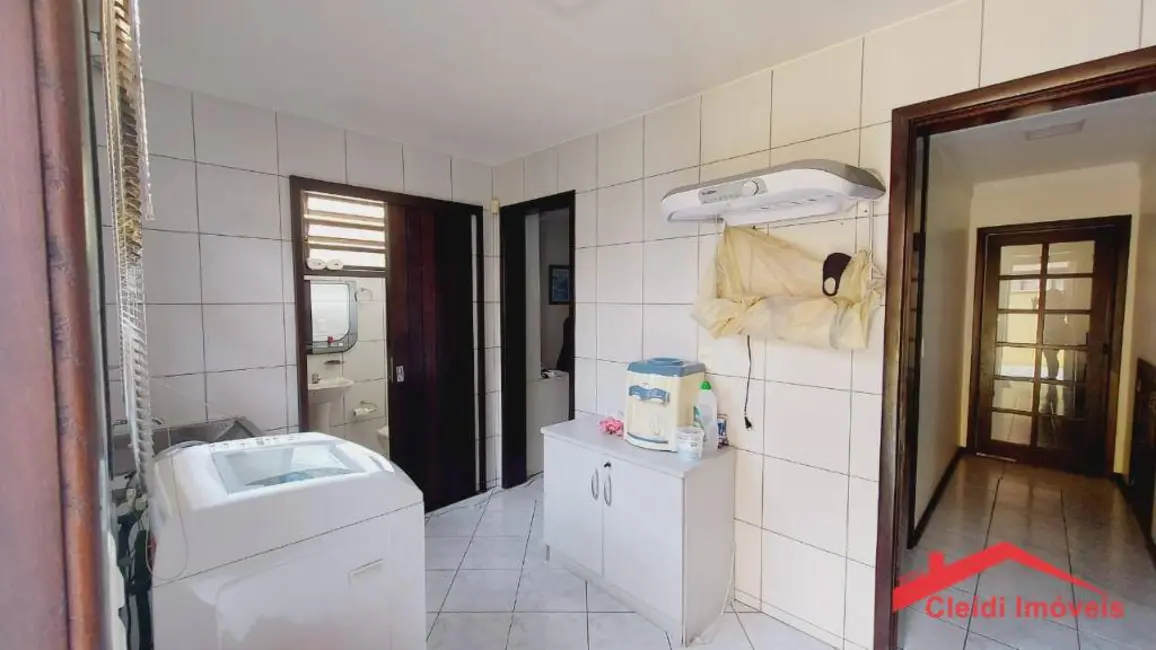 Foto 8 de Casa com 3 quartos à venda, 630m2 em Costa e Silva, Joinville - SC