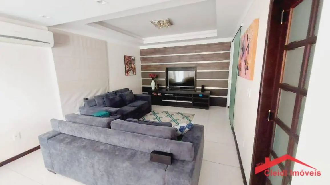 Foto 2 de Casa com 3 quartos à venda, 630m2 em Costa e Silva, Joinville - SC