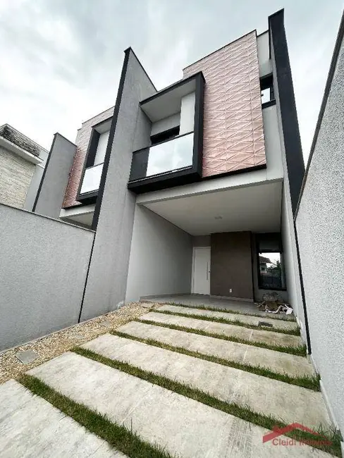 Sobrado com 3 quartos à venda, 123m2 em Saguaçu, Joinville - SC - imagem 3 Foto 3 de Sobrado com 3 quartos à venda, 123m2 em Saguaçu, Joinville - SC