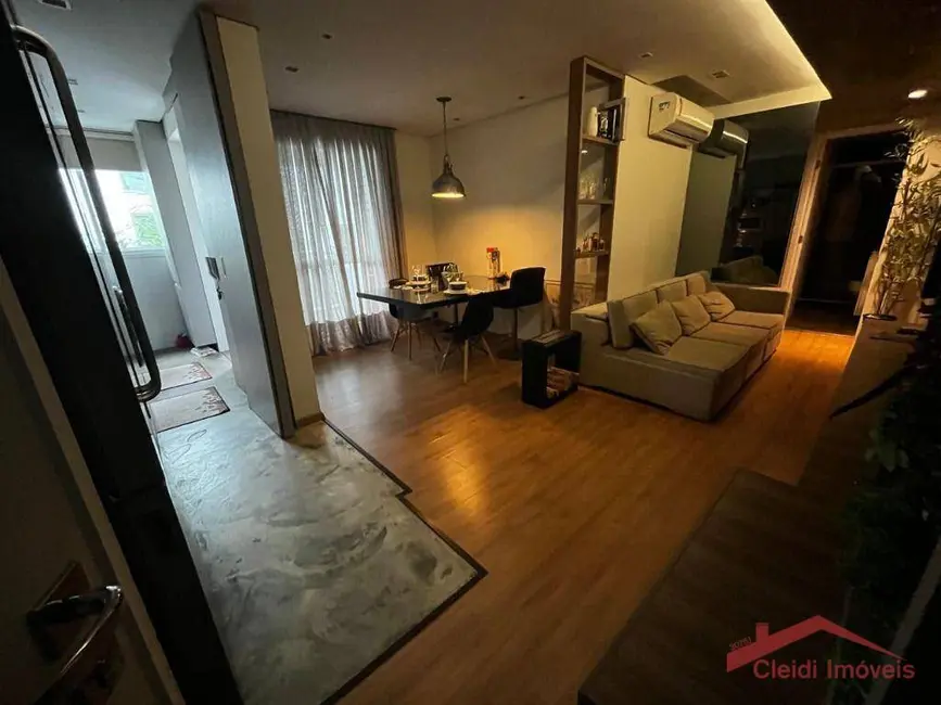 Foto 1 de Apartamento com 2 quartos para alugar, 91m2 em Anita Garibaldi, Joinville - SC