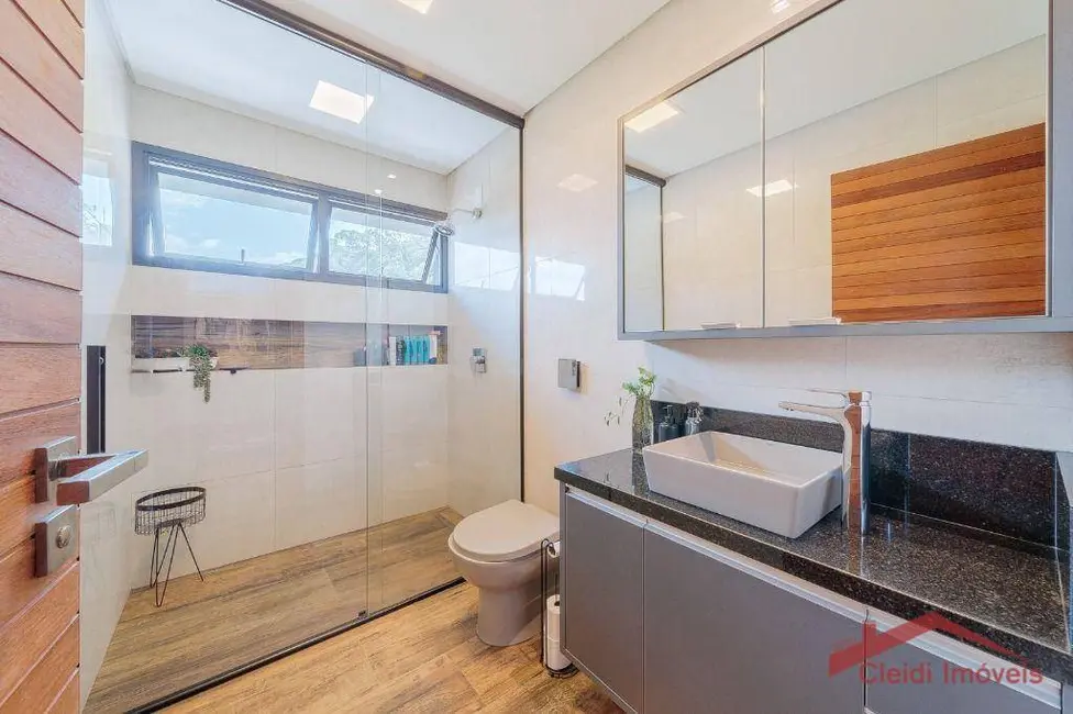 Foto 2 de Casa com 4 quartos à venda, 240m2 em Vila Nova, Joinville - SC