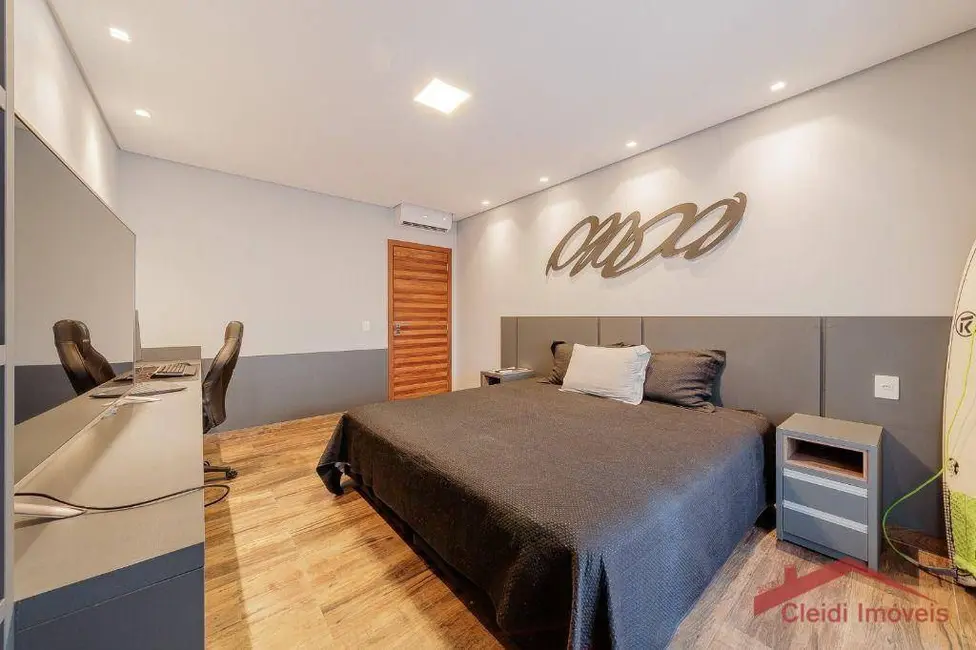 Foto 8 de Casa com 4 quartos à venda, 240m2 em Vila Nova, Joinville - SC