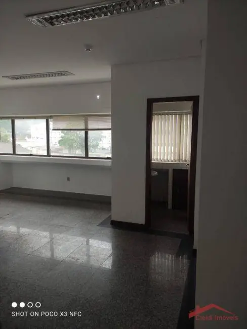 Sala Comercial à venda e para alugar, 102m2 em Centro, Joinville - SC - imagem 4 Foto 4 de Sala Comercial à venda e para alugar, 102m2 em Centro, Joinville - SC