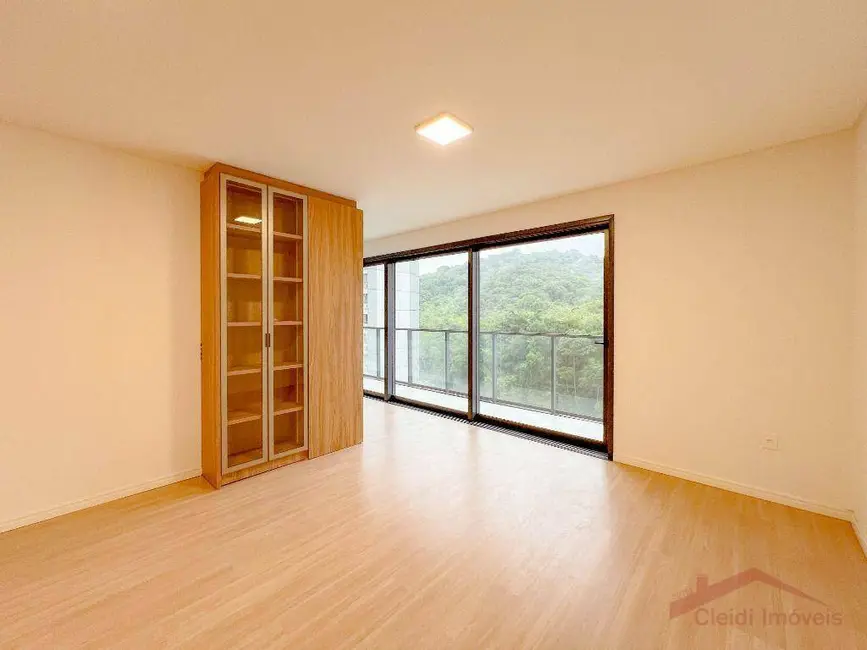 Apartamento com 3 quartos para alugar, 151m2 em Atiradores, Joinville - SC - imagem 3 Foto 3 de Apartamento com 3 quartos para alugar, 151m2 em Atiradores, Joinville - SC