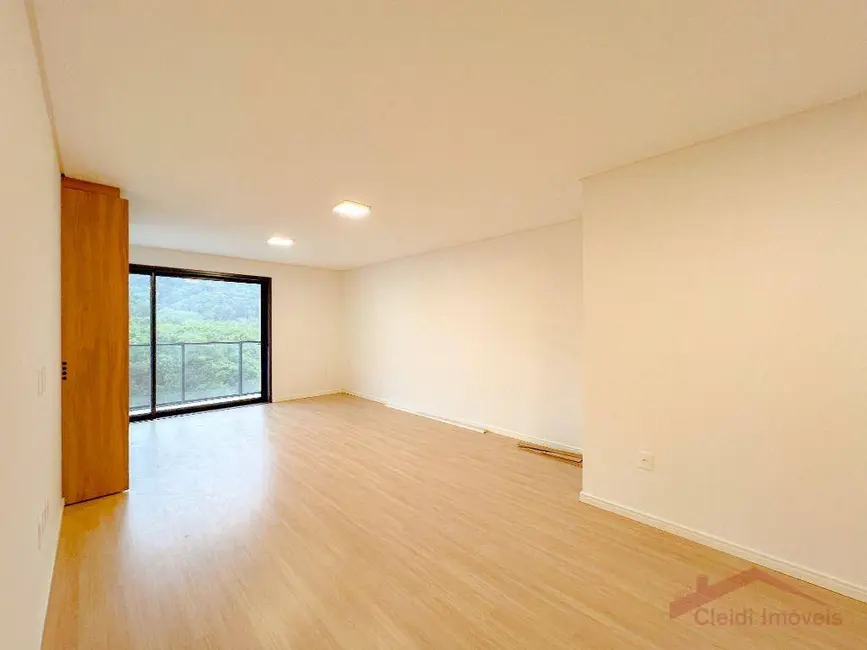Apartamento com 3 quartos para alugar, 151m2 em Atiradores, Joinville - SC - imagem 2 Foto 2 de Apartamento com 3 quartos para alugar, 151m2 em Atiradores, Joinville - SC
